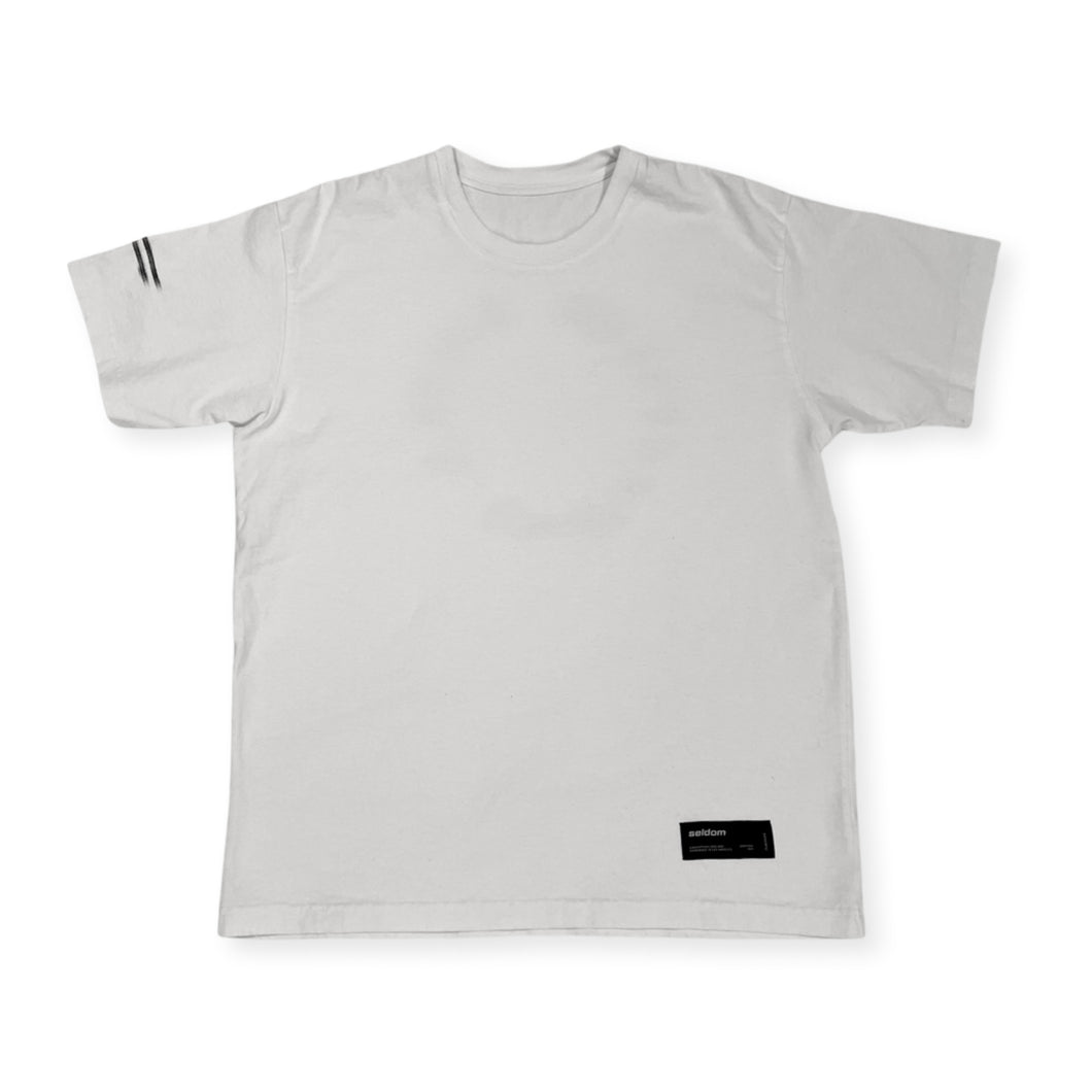 BLURRED TEXT TEE